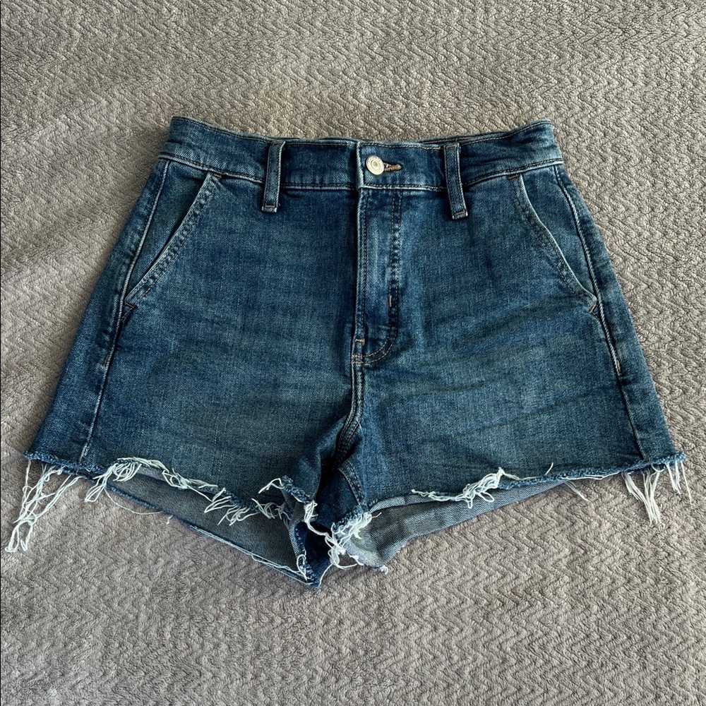💋3/$10💋Old Navy Blue Jean Shorts Size 6